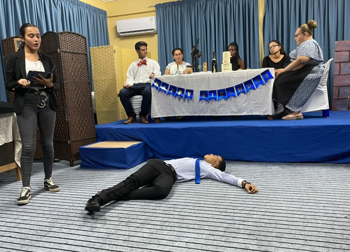 The-Detective-staff-and-the-dead-body